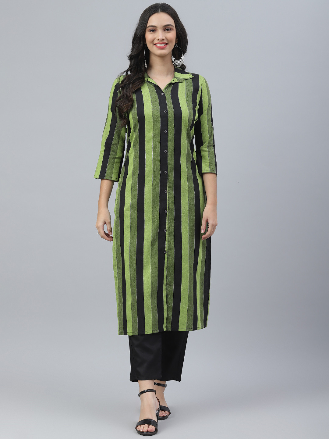 

RAJGRANTH Women Green & Black Striped Kurta with Trousers