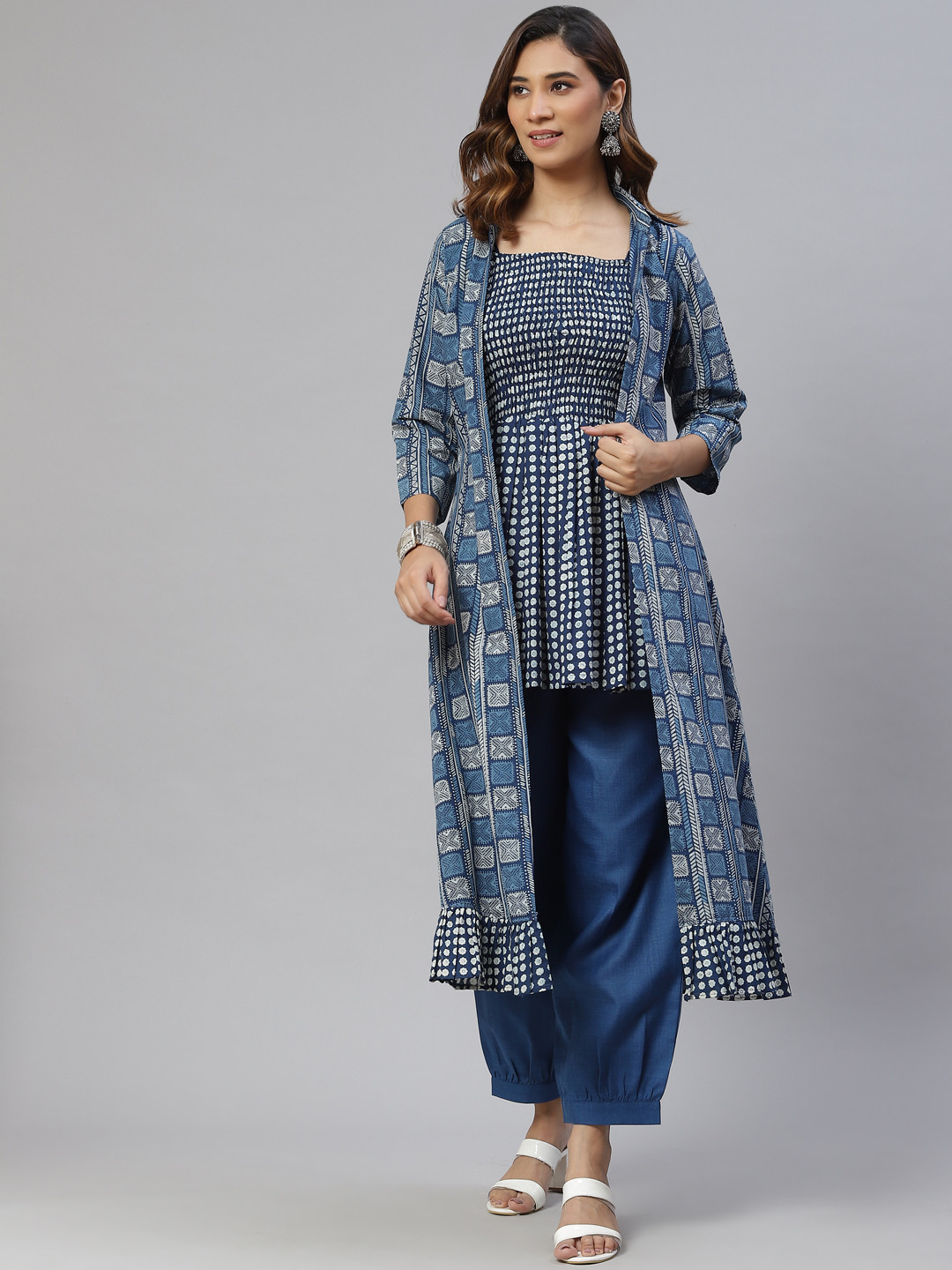 

RAJGRANTH Women Blue Floral Printed Kurta with Salwar & Jacket