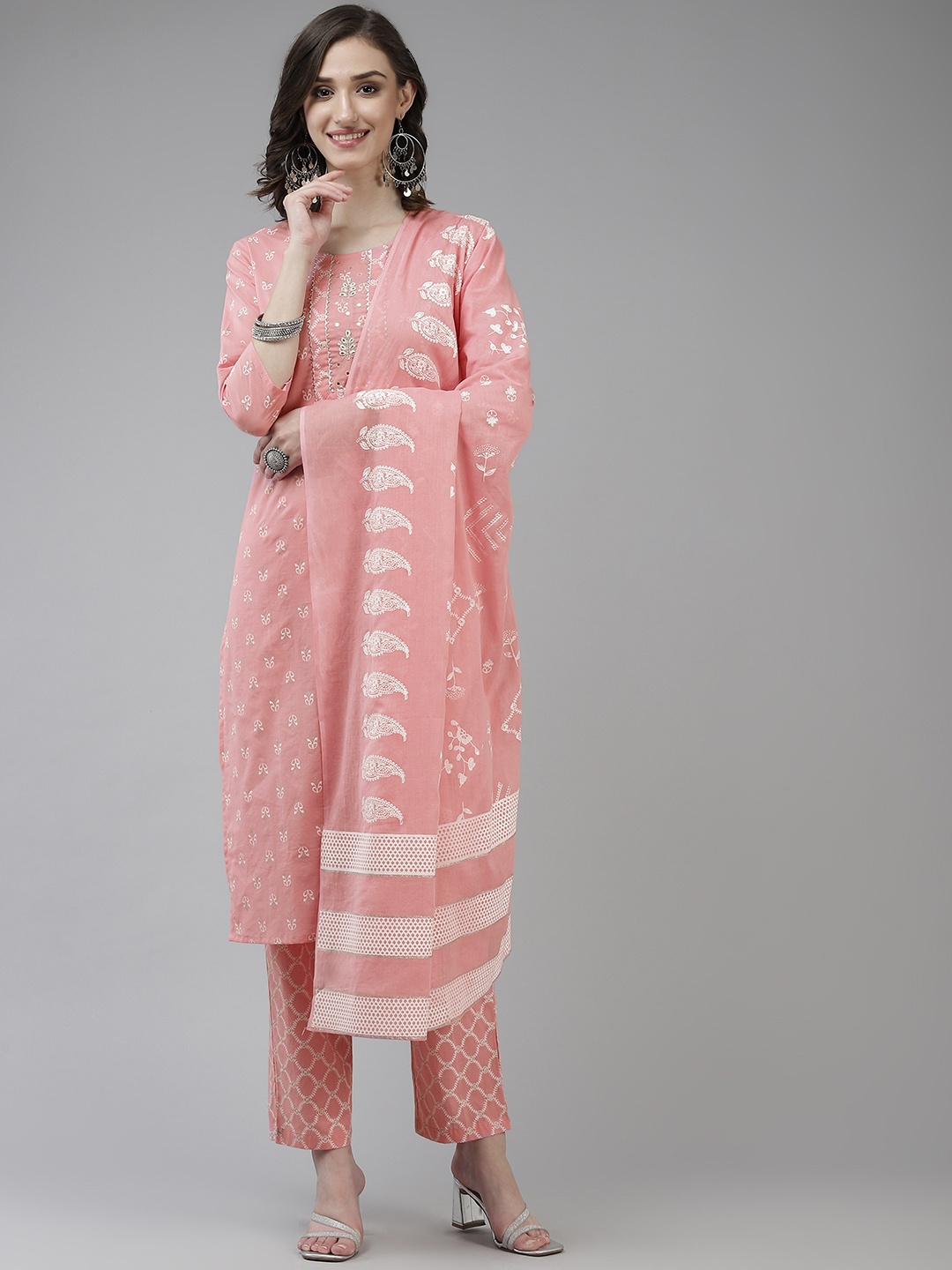 

Yufta Women Peach-Coloured Ethnic Motifs Gotta Patti Cotton Kurta with Trousers & Dupatta