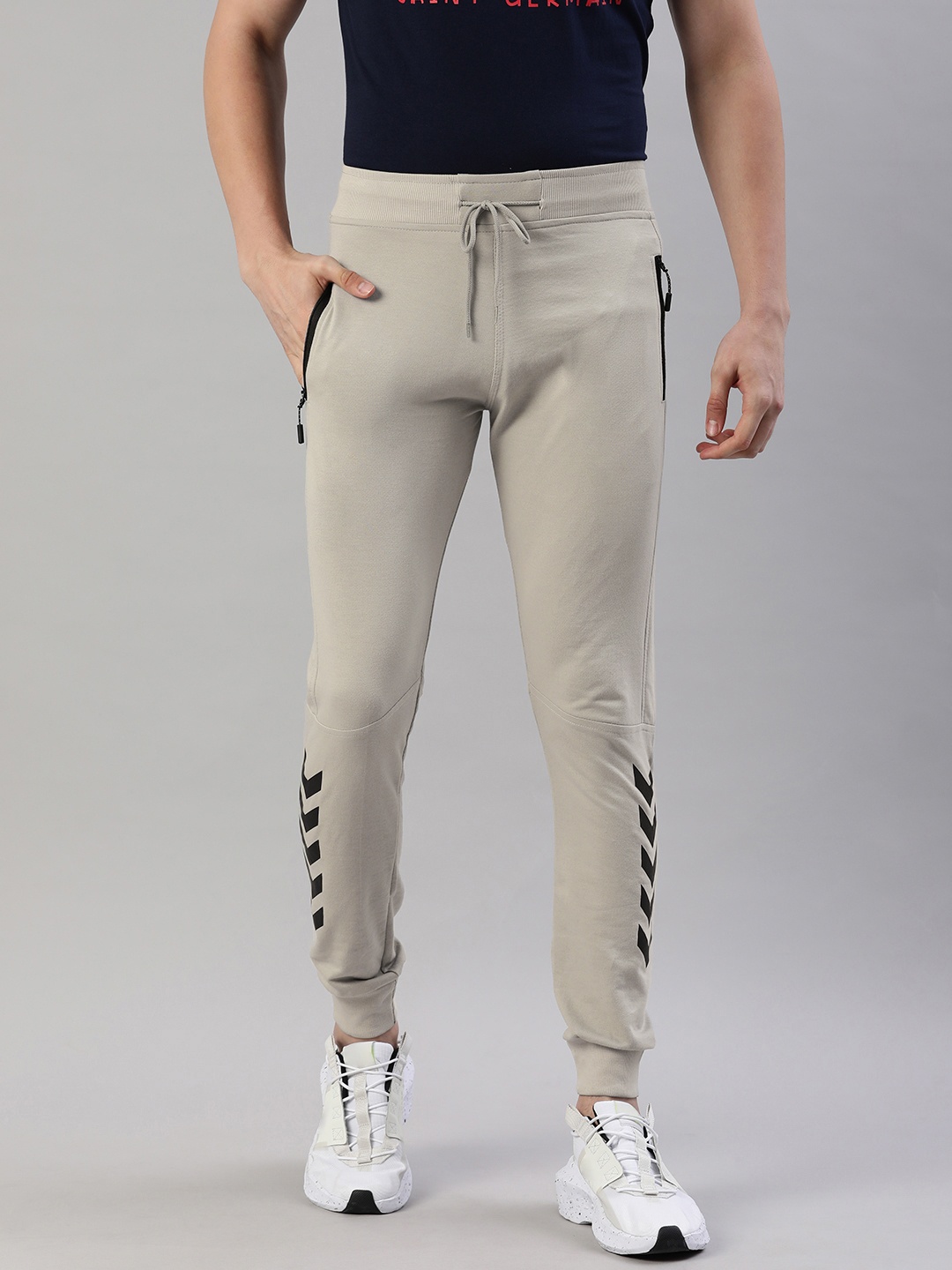 

ADBUCKS Men Off White Solid Joggers