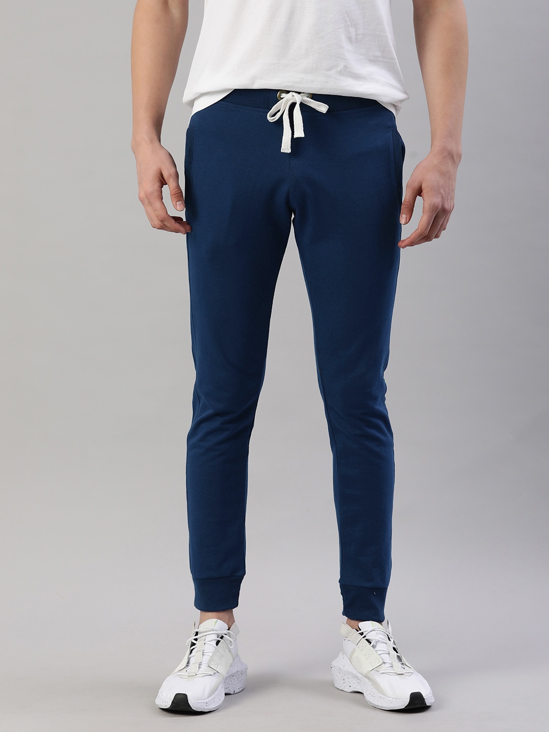 

ADBUCKS Men Blue Solid Joggers