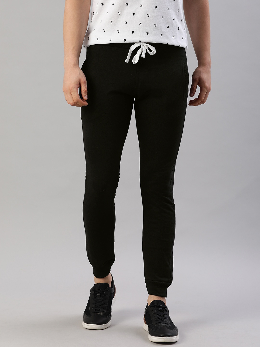 

ADBUCKS Men Black Solid Joggers