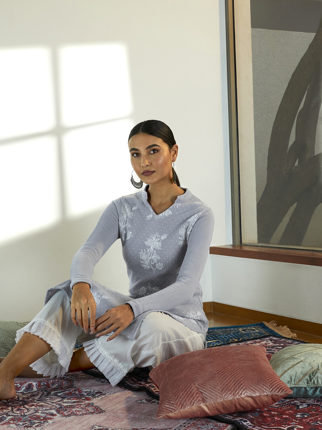 

Anouk Women Grey & White Ethnic Motifs Printed Knitted Winter Kurta