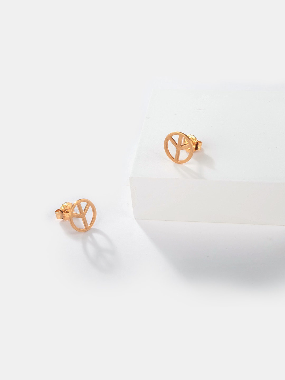 

SHAYA Gold-Toned Contemporary Studs Earrings