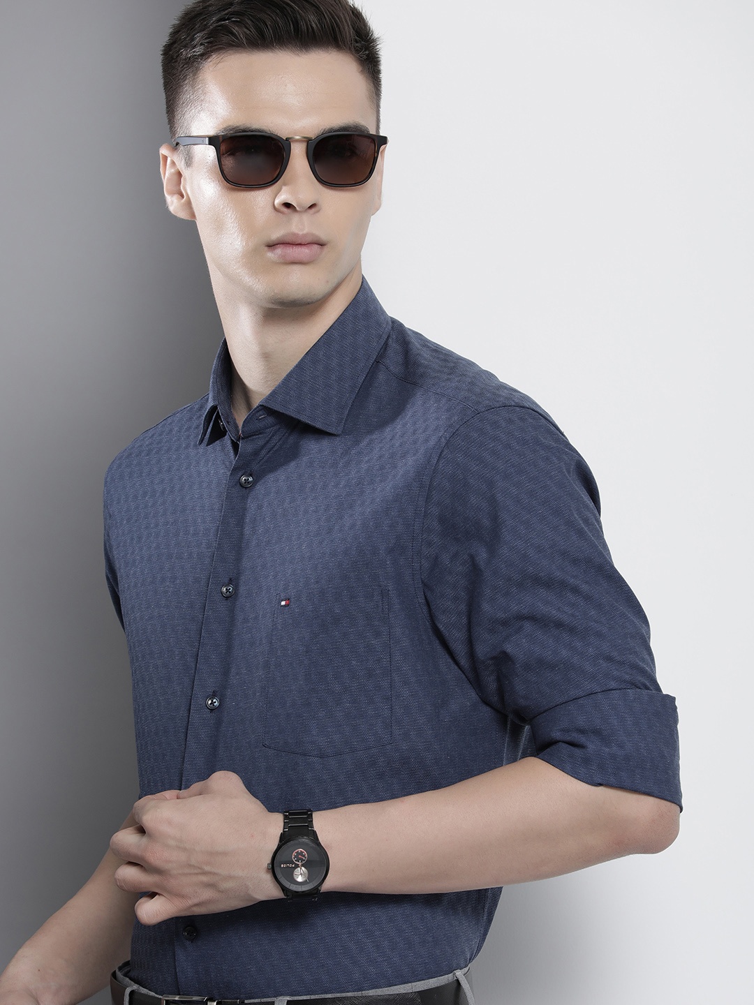 

Tommy Hilfiger Men Navy Blue Checked Pure Cotton Tailored Formal Shirt