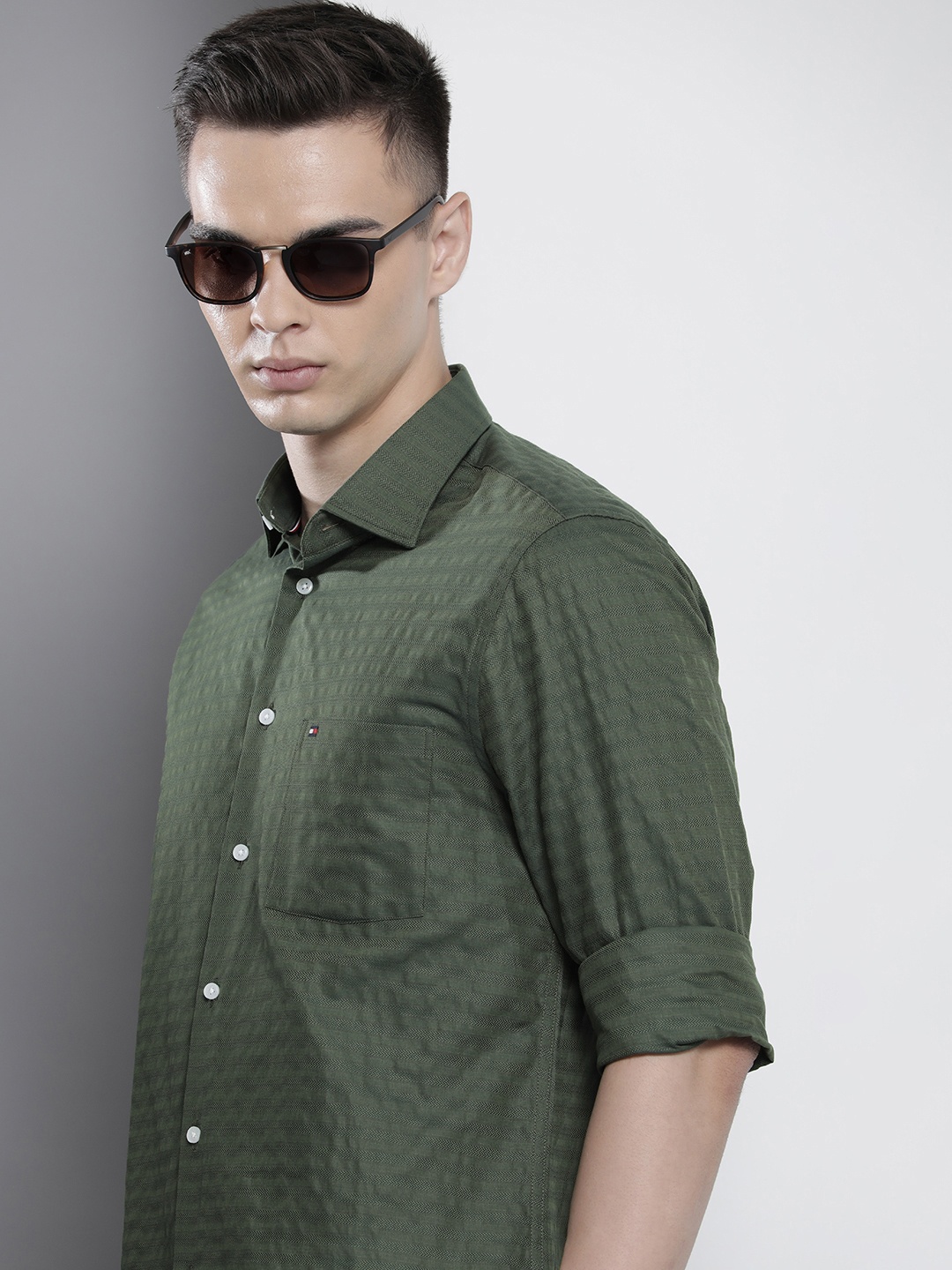 

Tommy Hilfiger Men Green Standard Striped Pure Cotton Casual Shirt
