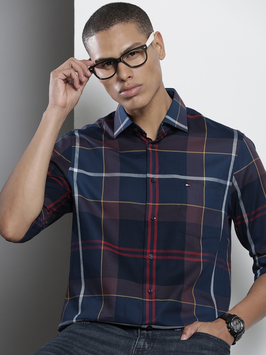 

Tommy Hilfiger Men Navy Blue Standard Checked Pure Cotton Casual Shirt