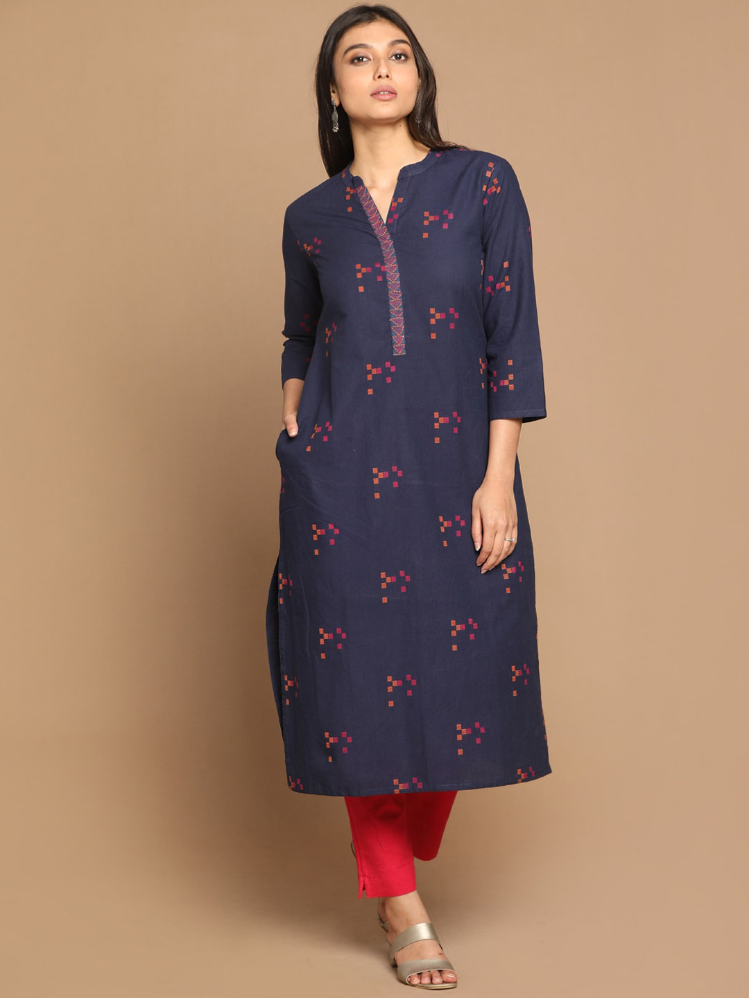 

Earthwear Women Navy Blue & Pink Geometric Embroidered Thread Work Dobby Kurta