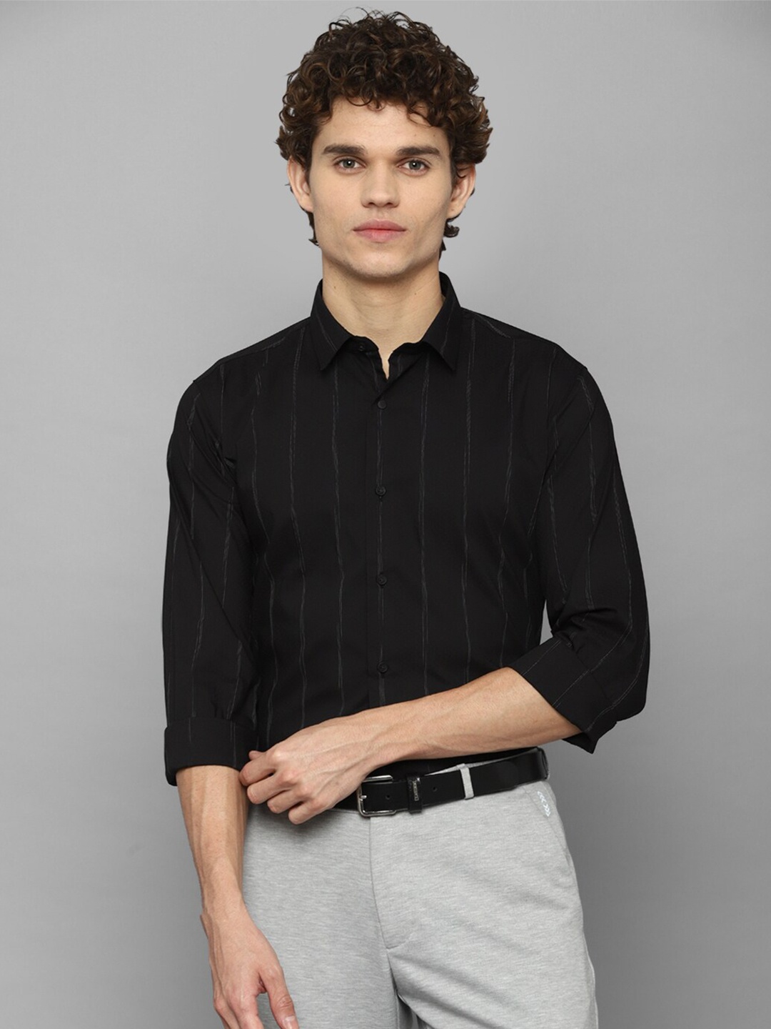 

Louis Philippe Sport Men Black Slim Fit Striped Casual Shirt