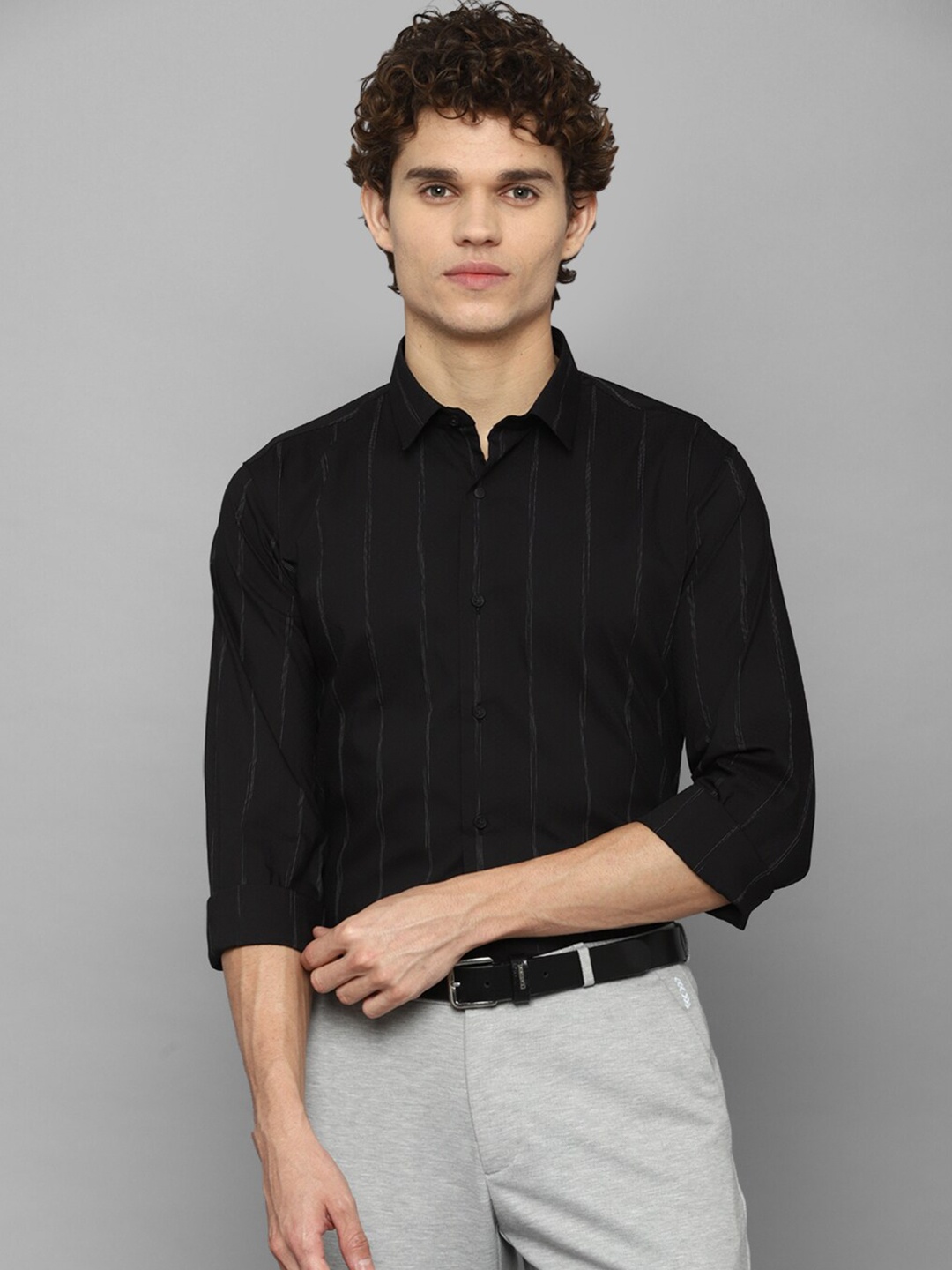 

Louis Philippe Sport Men Black Slim Fit Striped Casual Shirt