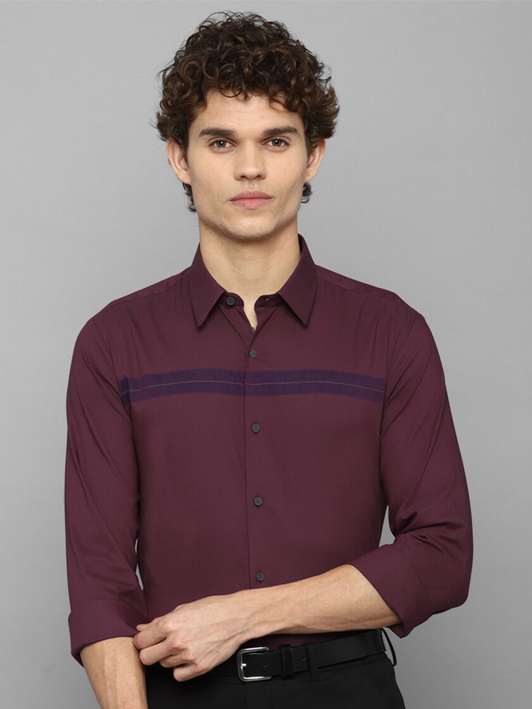 

Louis Philippe Sport Men Purple Slim Fit Striped Casual Shirt