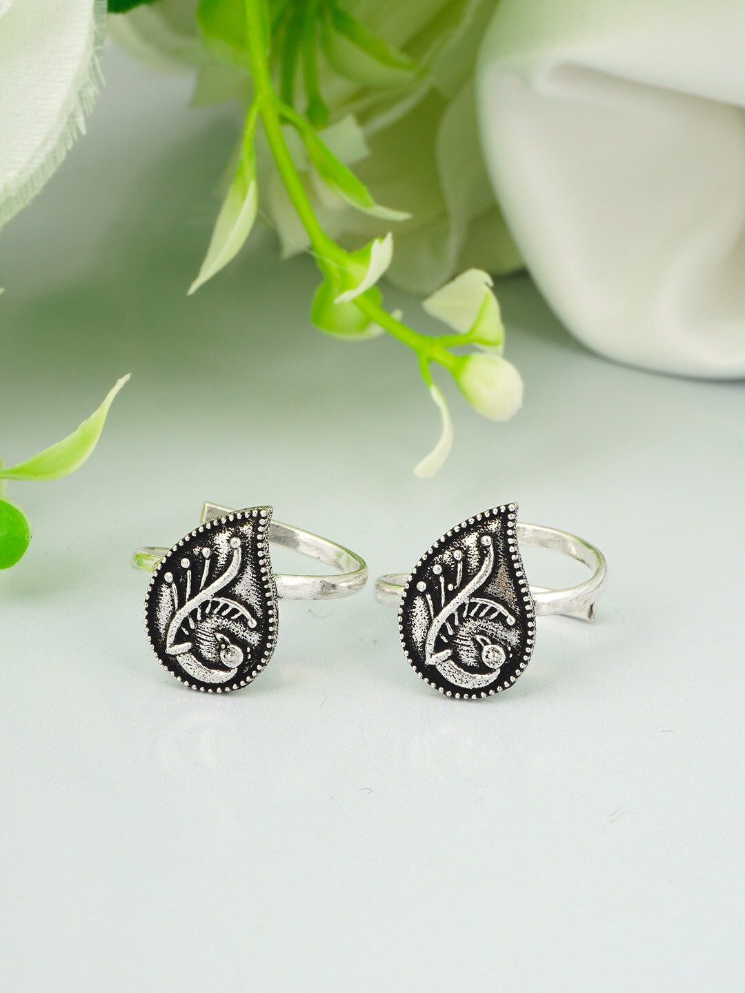 

Urmika Silver-Toned & Design Detailed Oxidized Toe Rings