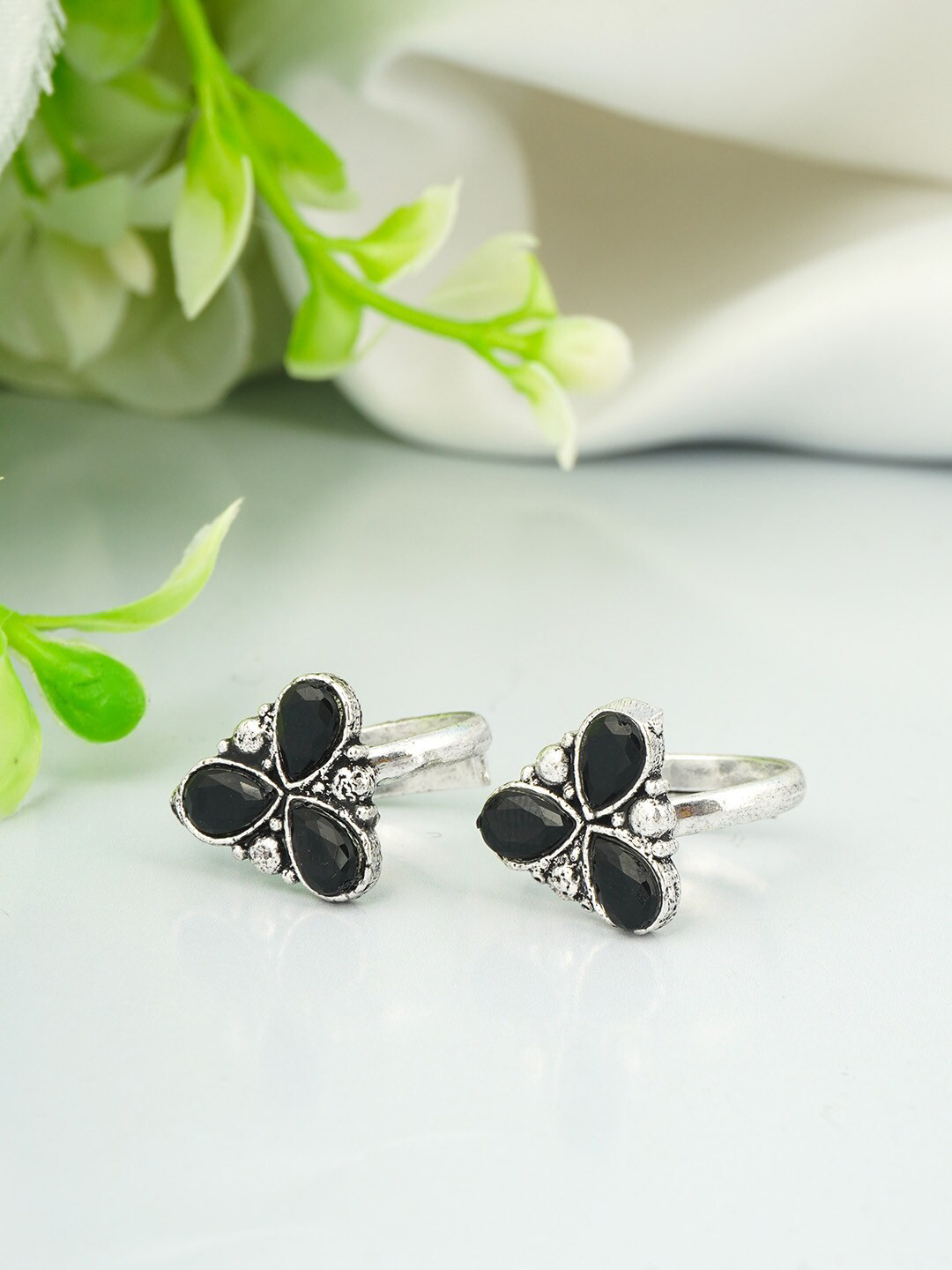 

Urmika Set Of 2 Oxidised Silver-Plated & Black Adjustable Toe Ring