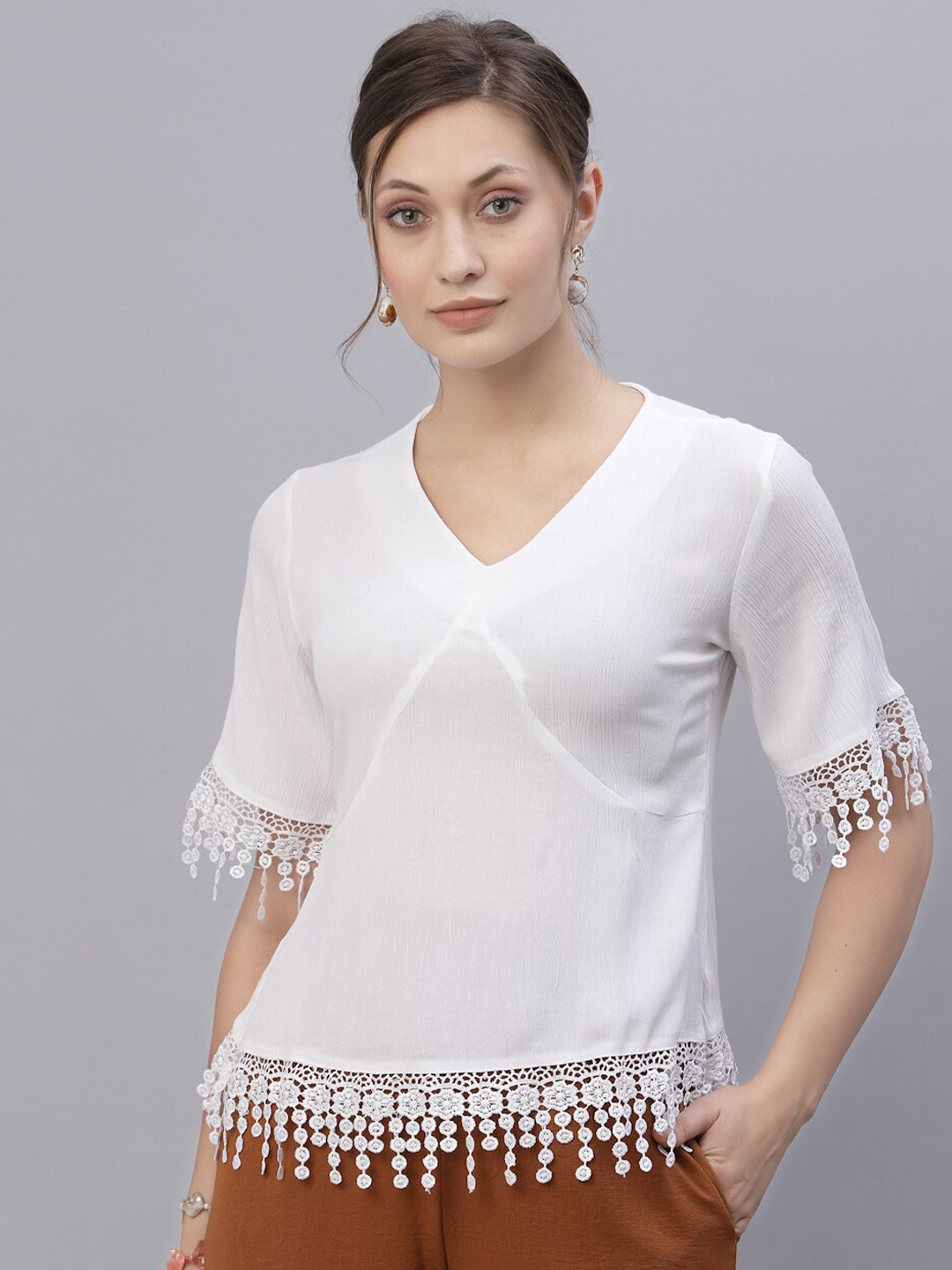 

Style Quotient White Fringed Top