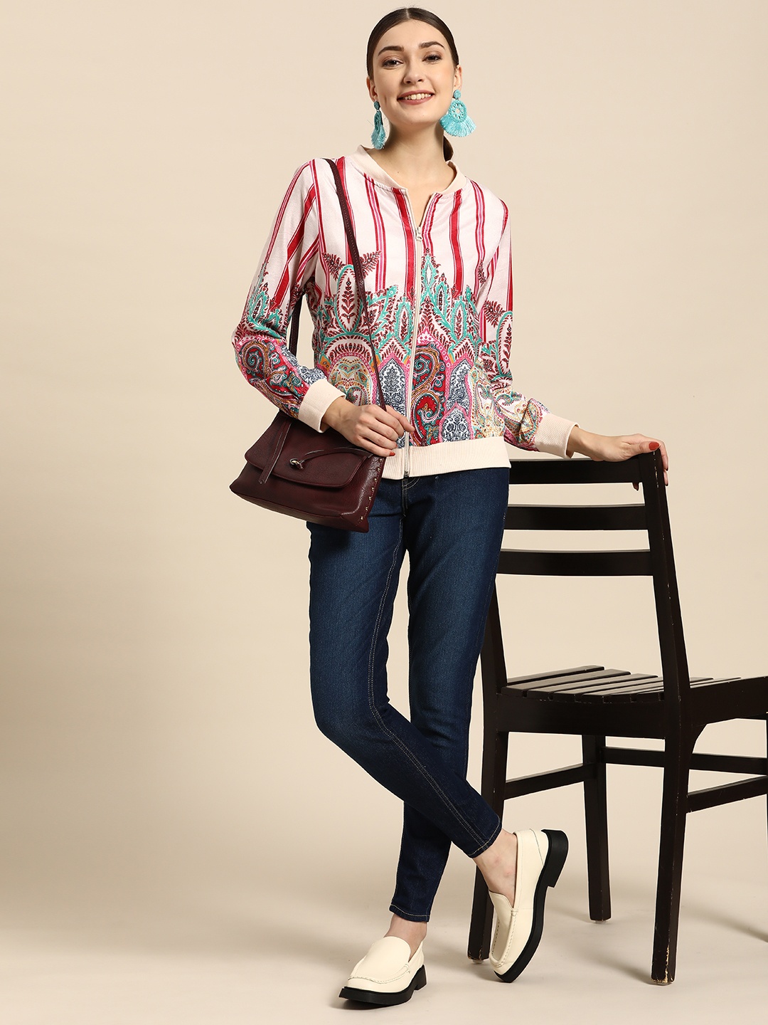 

Sangria Women Off White & Pink Ethnic Motifs Printed Zipper Sweatshirt