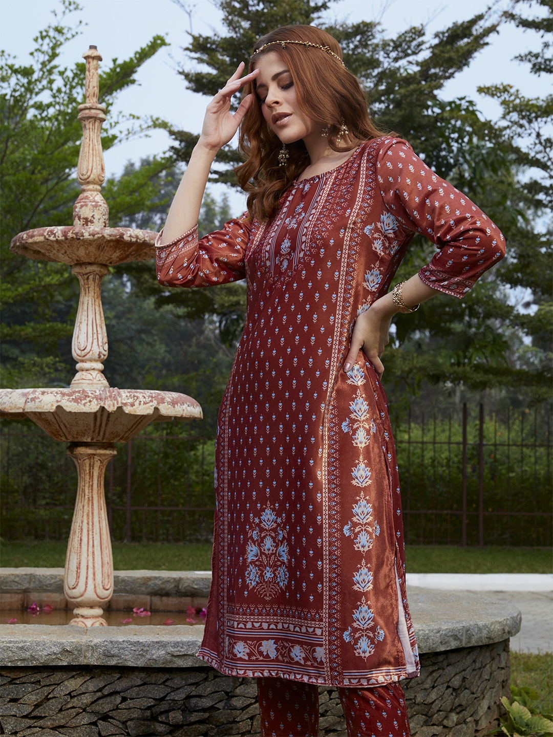 

Sangria Women Maroon & Blue Ethnic Motifs Printed Kurta with Trousers