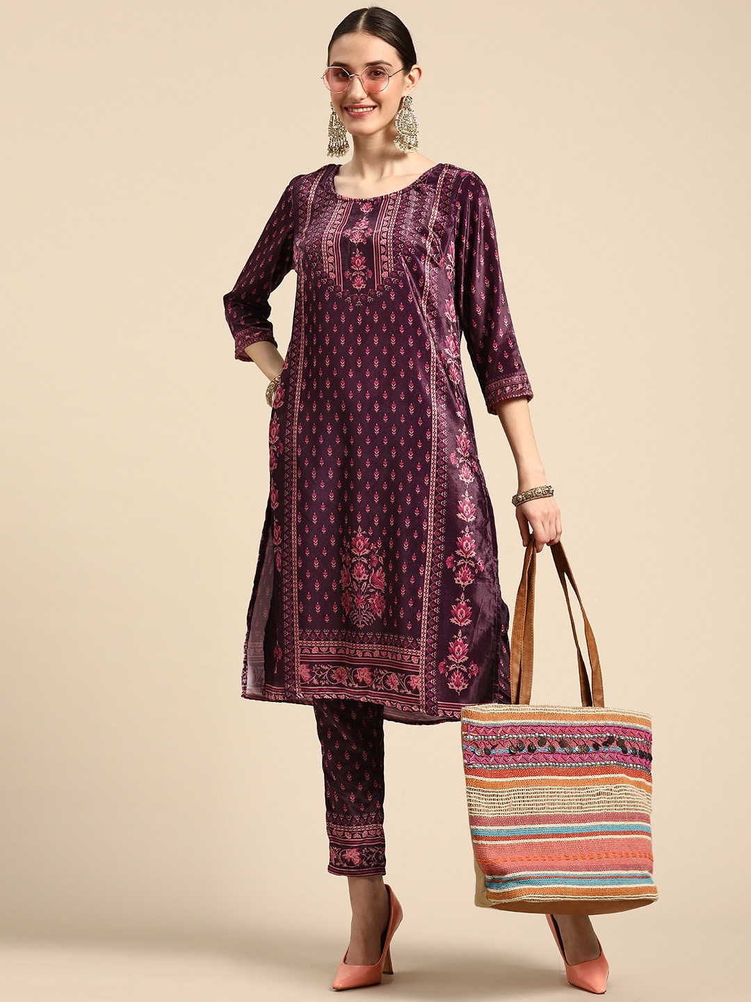 

Sangria Women Burgundy & Pink Ethnic Motifs Printed Kurta with Trousers