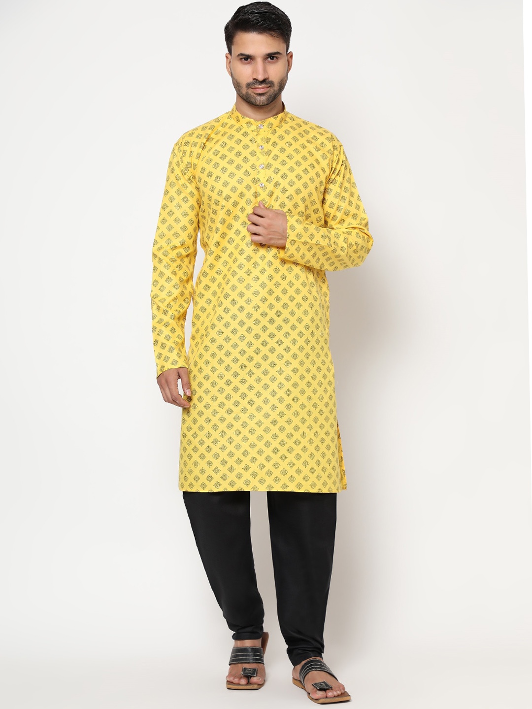 

KAVYA SAREES Men Yellow Ethnic Motifs Printed Linen Kurta with Pyjamas