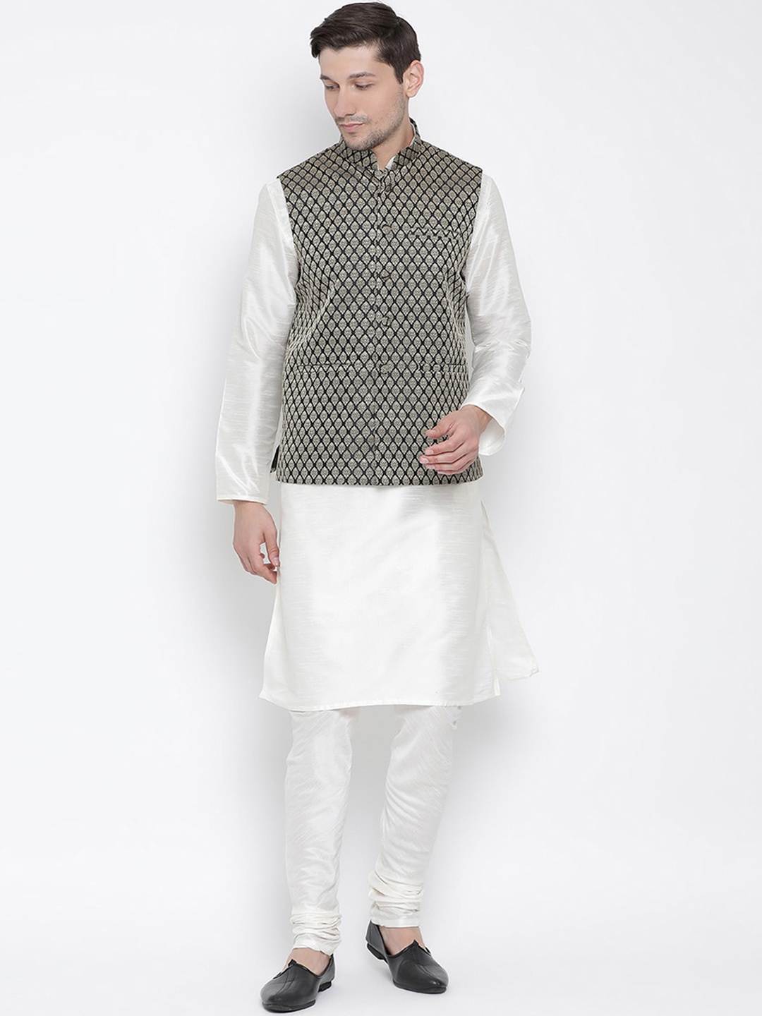 

VASTRAMAY Men Cream-Coloured Layered Kurta with Churidar