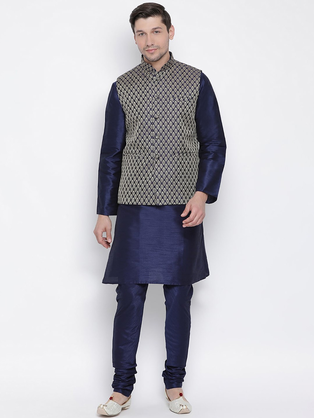 

VASTRAMAY Men Navy Blue Solid Silk Blend Kurta Set With Jacket