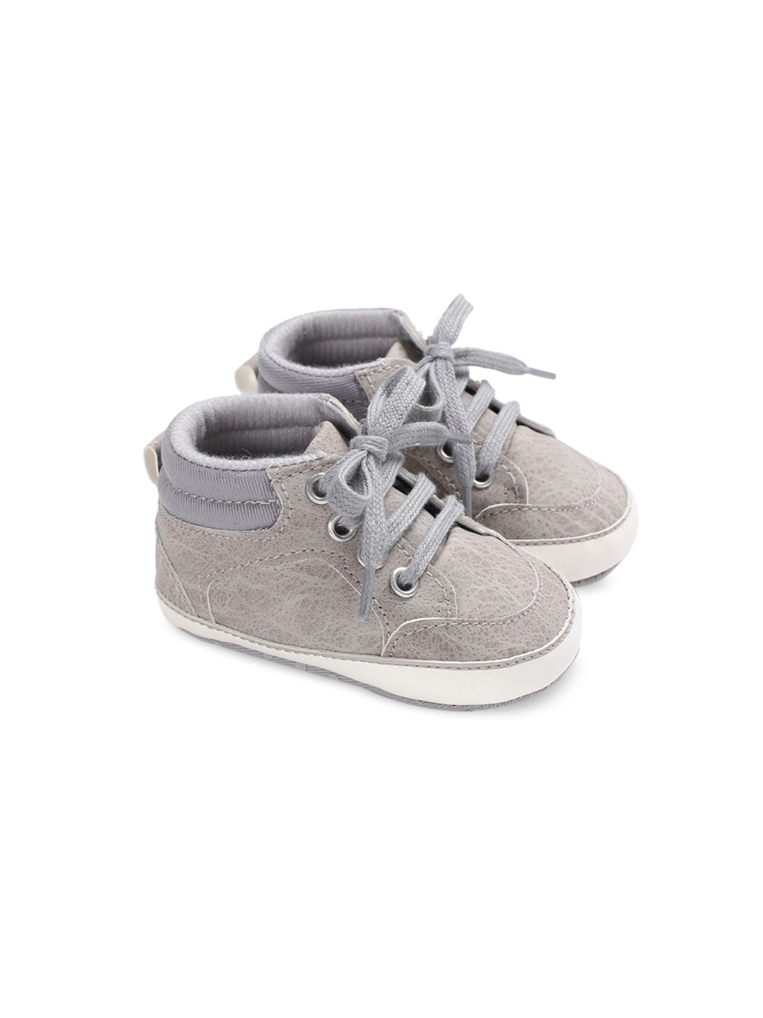 

Hopscotch Infant Boys Grey Solid Cotton Booties