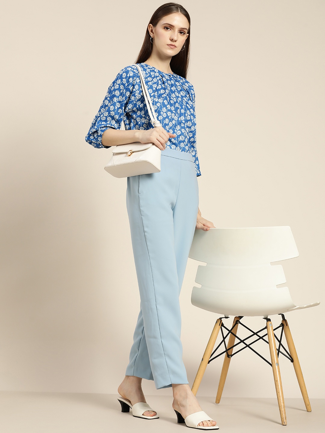 

INVICTUS Women Blue & White Floral Print Shirt Style Top