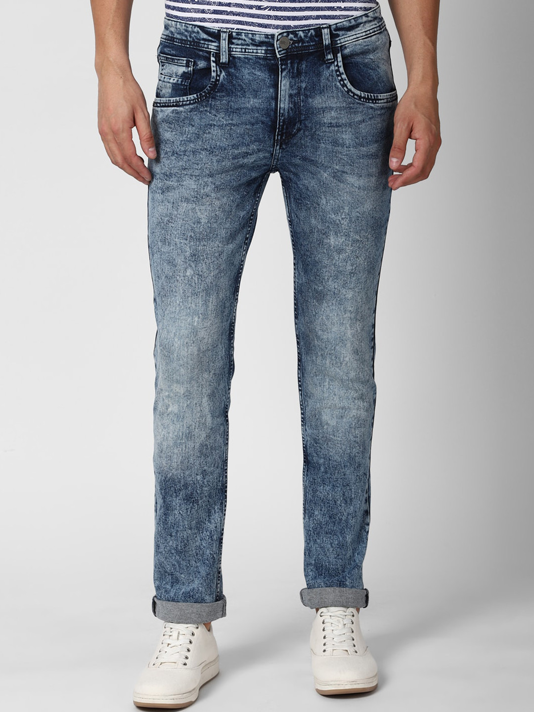 

Van Heusen Sport Men Blue Slim Fit Mildly Distressed Heavy Fade Jeans