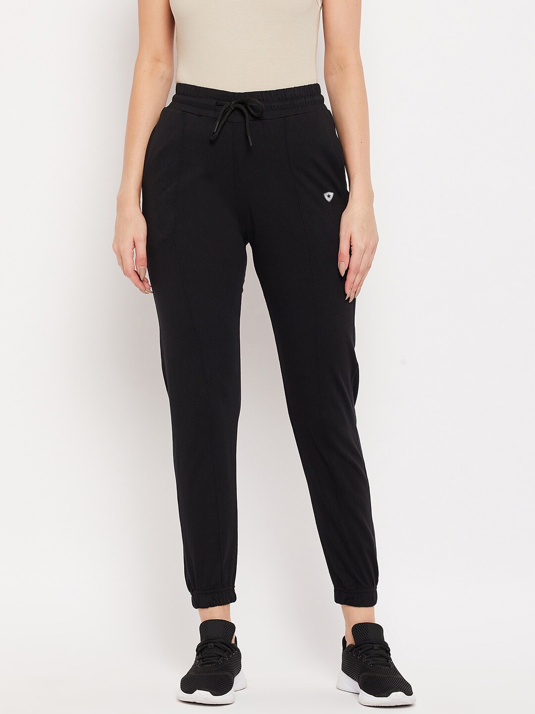 

FRENCH FLEXIOUS Women Black Solid Dry-Fit Joggers