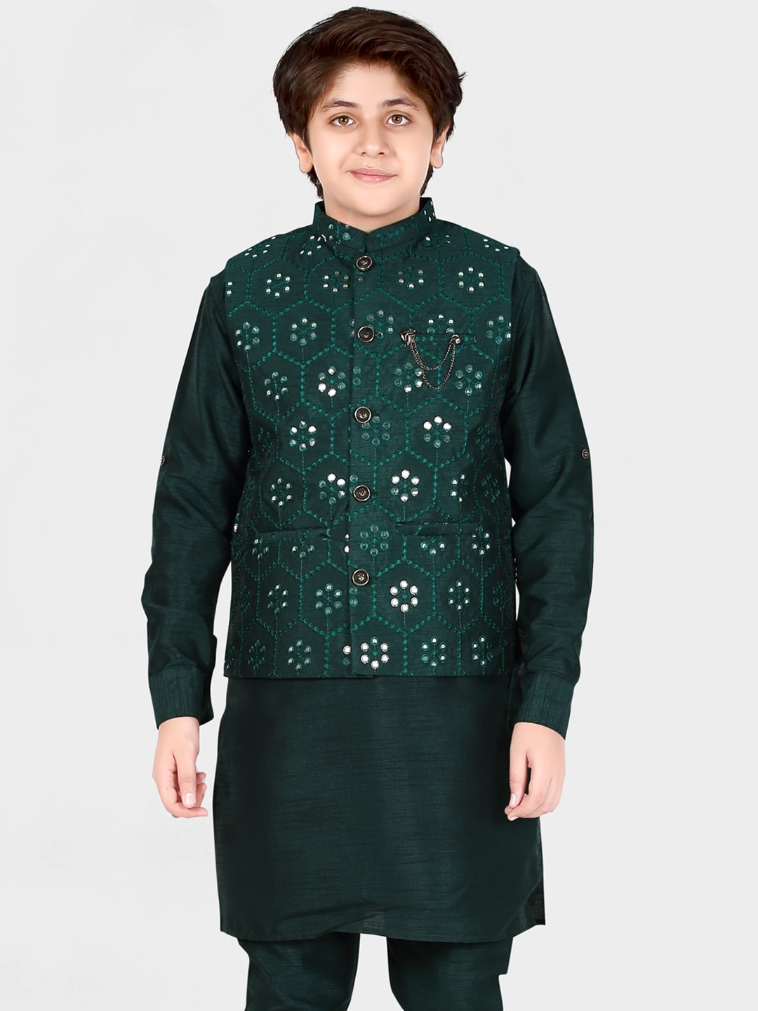 

CAVIO Boys Green Solid Thread Work Cotton Blend Kurta Set