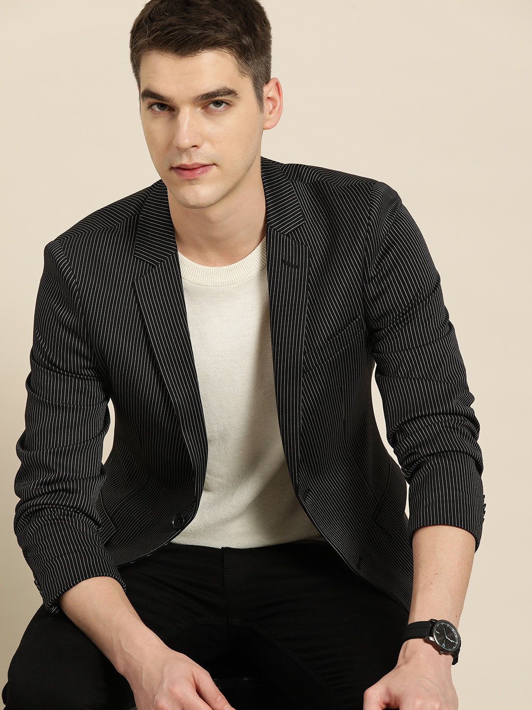 

INVICTUS Men Black & White Pinstriped Slim Fit Single-Breasted Blazer