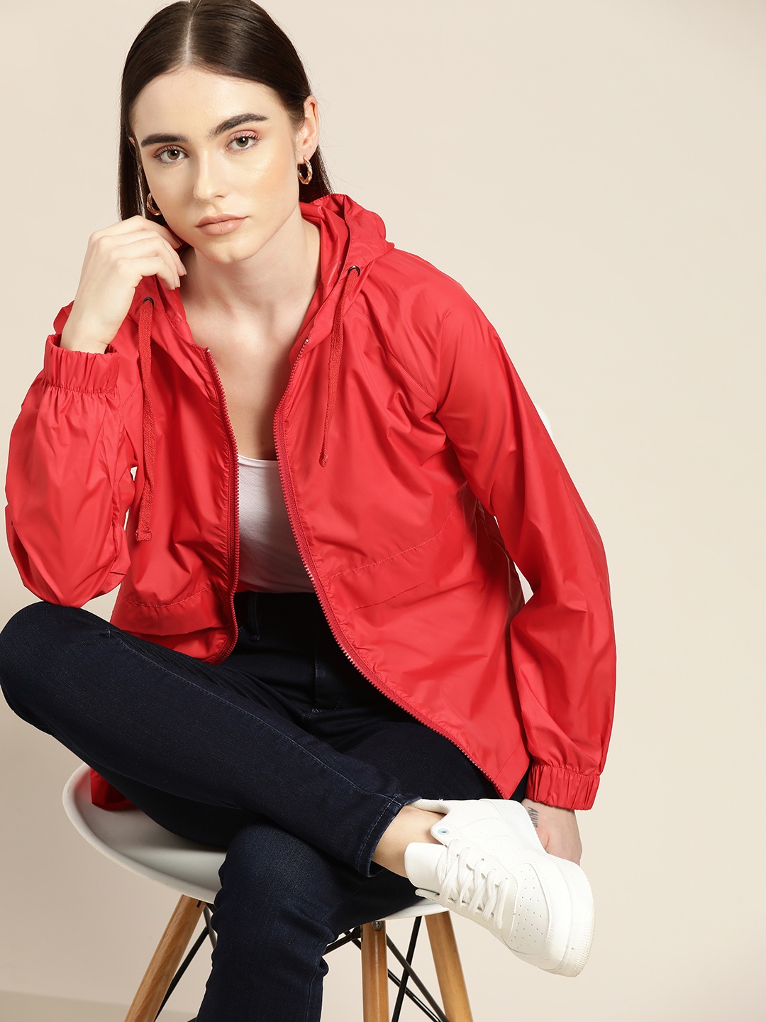 

INVICTUS Women Red Solid Raglan Sleeves Tailored Hooded Jacket