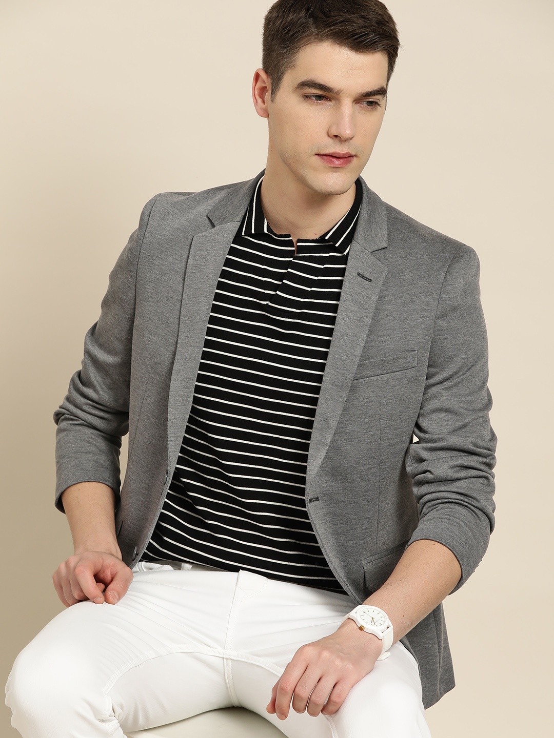 

INVICTUS Men Grey Solid Slim Fit Single-Breasted Blazer