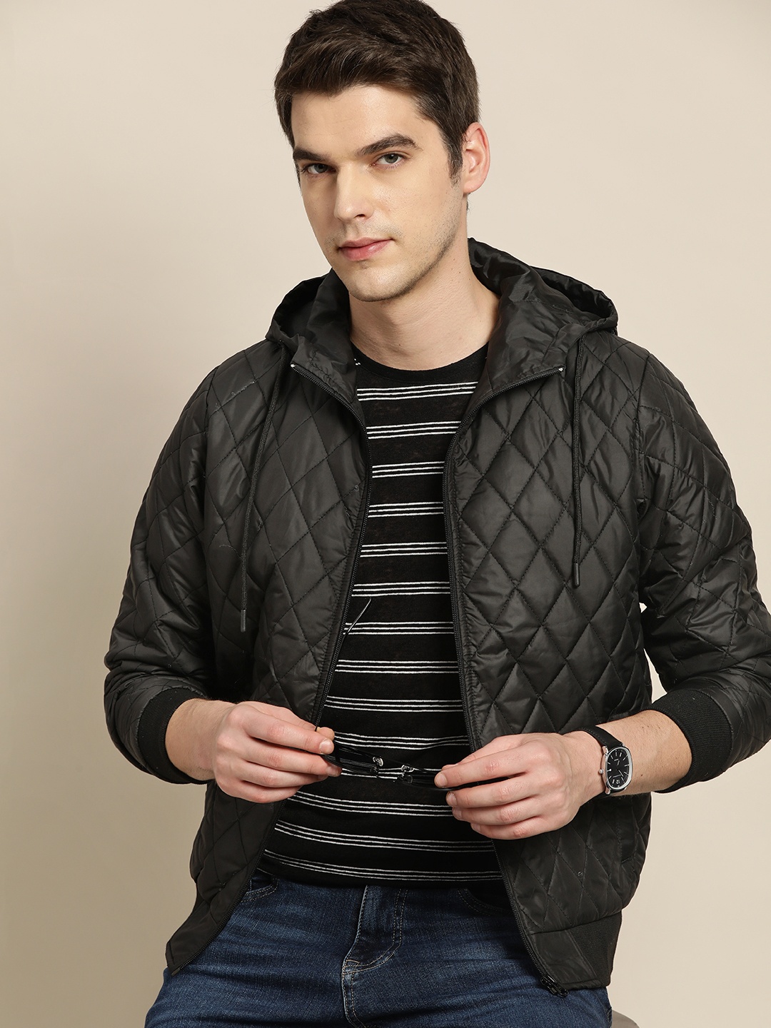 

INVICTUS Men Black Solid Hooded Quilted Jacket