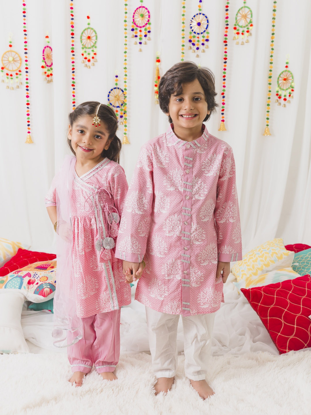 

pspeaches Girls Pink & White Printed Pure Cotton Kurta with Trousers & With Dupatta