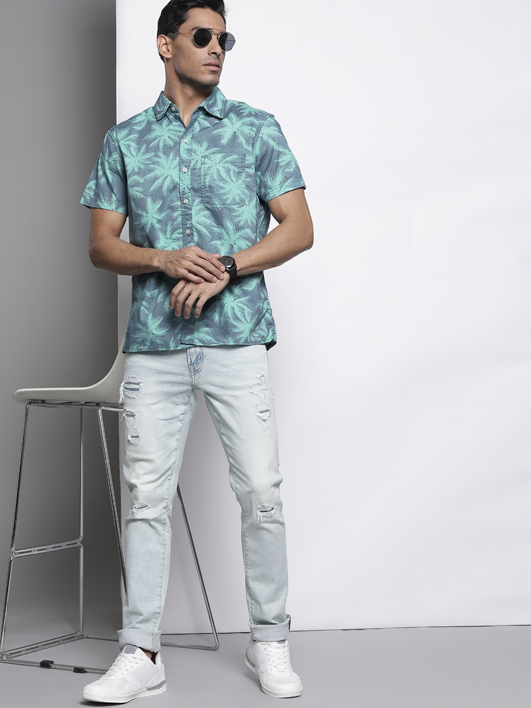 

AMERICAN EAGLE OUTFITTERS Men Blue & Green Tropical Printed Casual Shirt