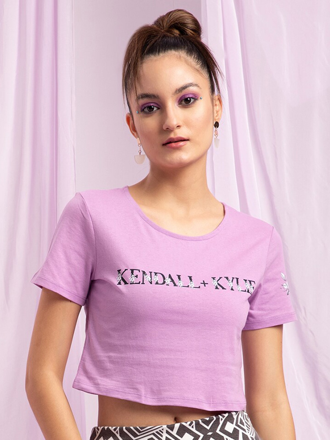 

KENDALL & KYLIE Women Purple Typography Slim Fit 100% Cotton Crop T-shirt