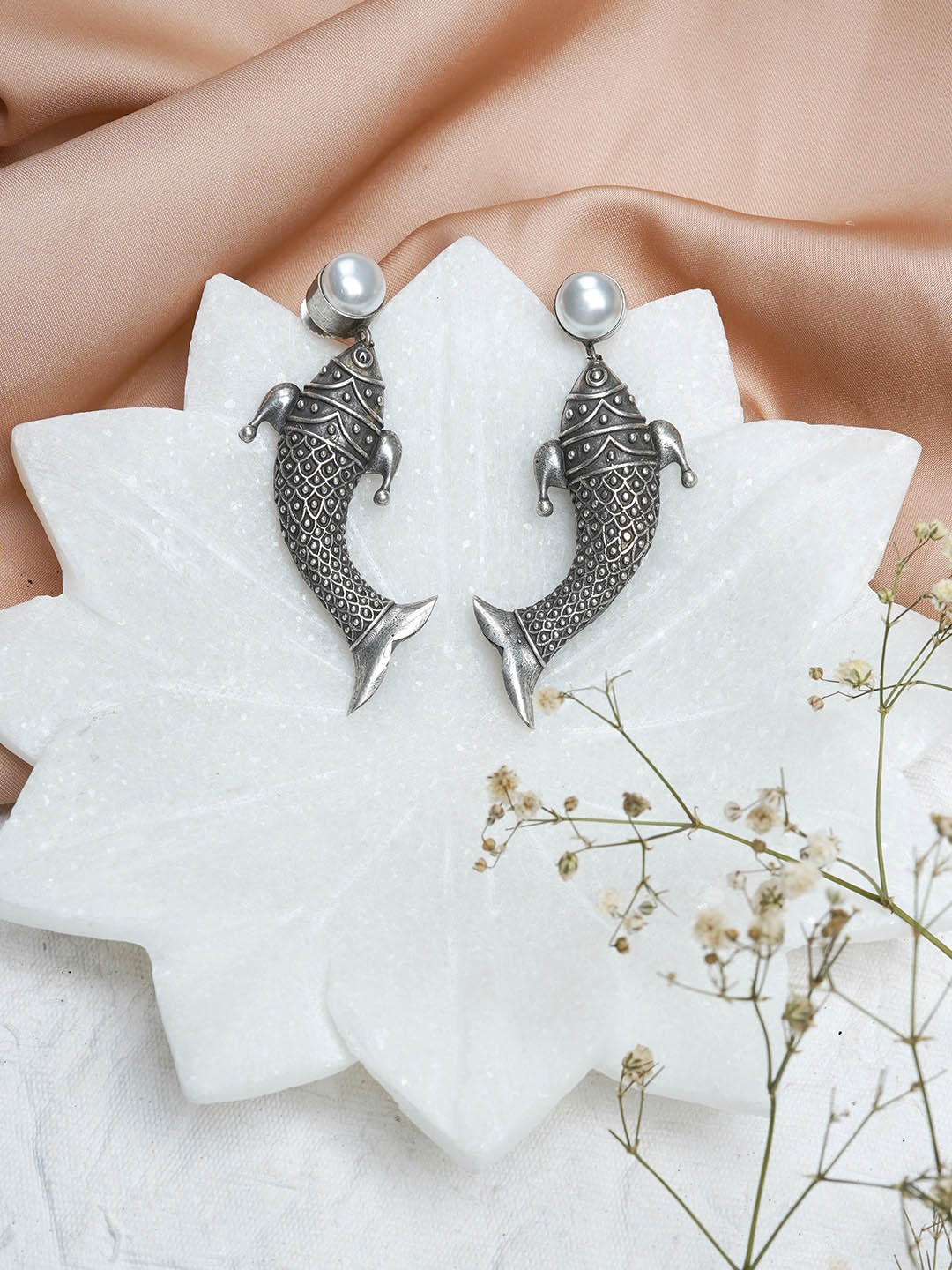 

TEEJH Silver-Toned Oxidised Drop Earrings