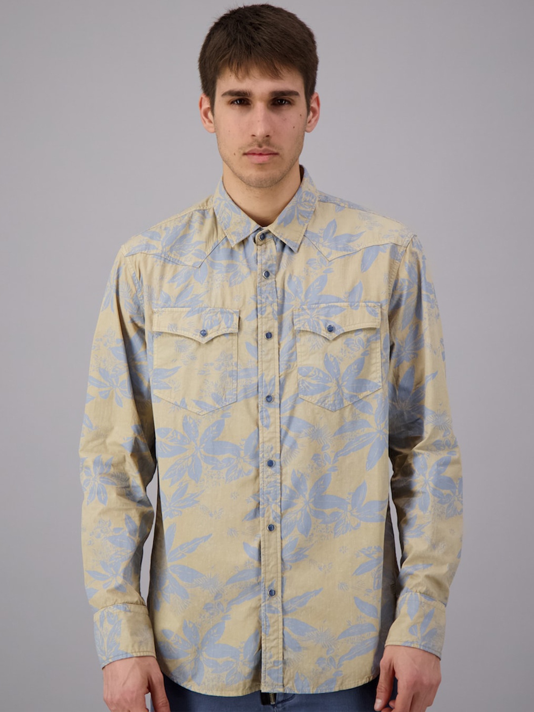 

FREESOUL Men Beige & Blue Floral Printed Casual Shirt