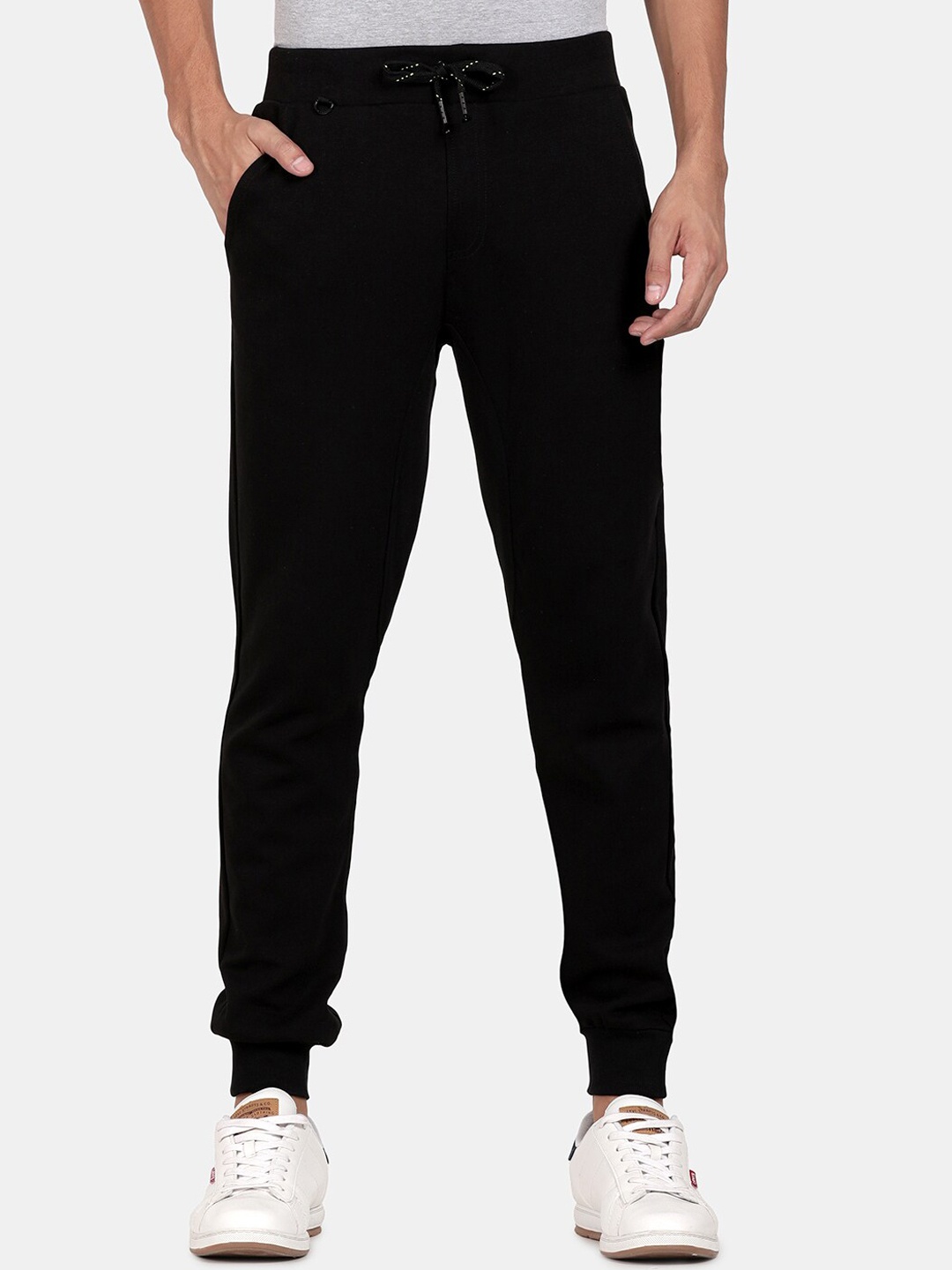 

t-base Men Black Solid Jogger