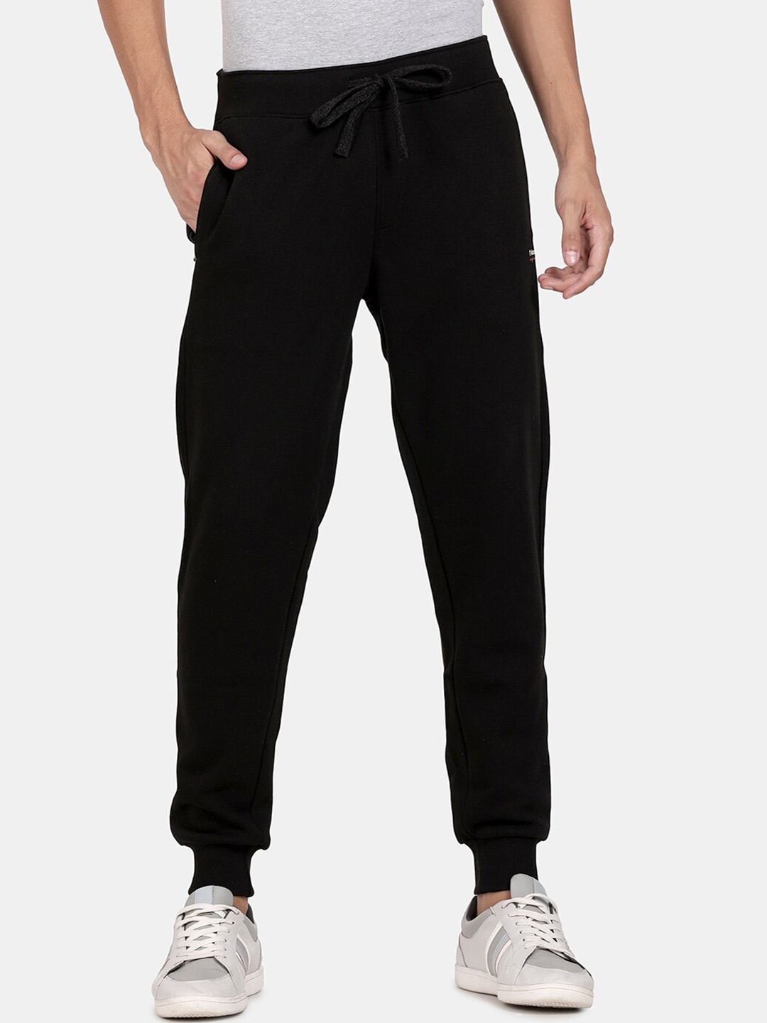 

t-base Men Black Solid Joggers