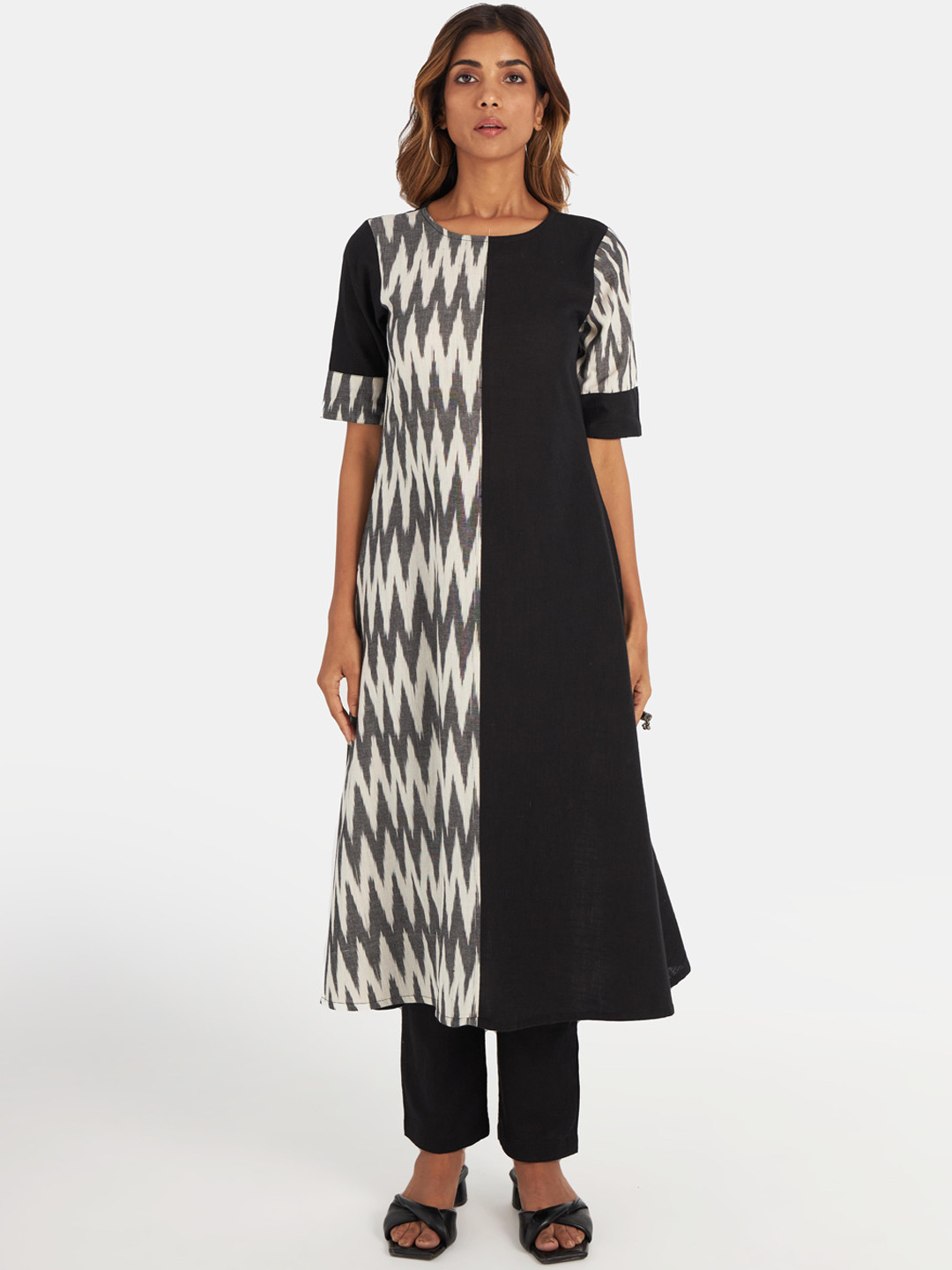 

Suta Women Black Striped Pure Cotton Kurta with Trousers