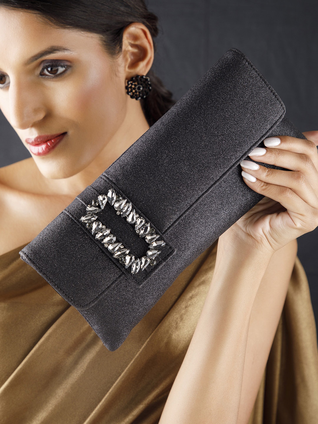 

Rubans Black Embellished Envelope Clutch