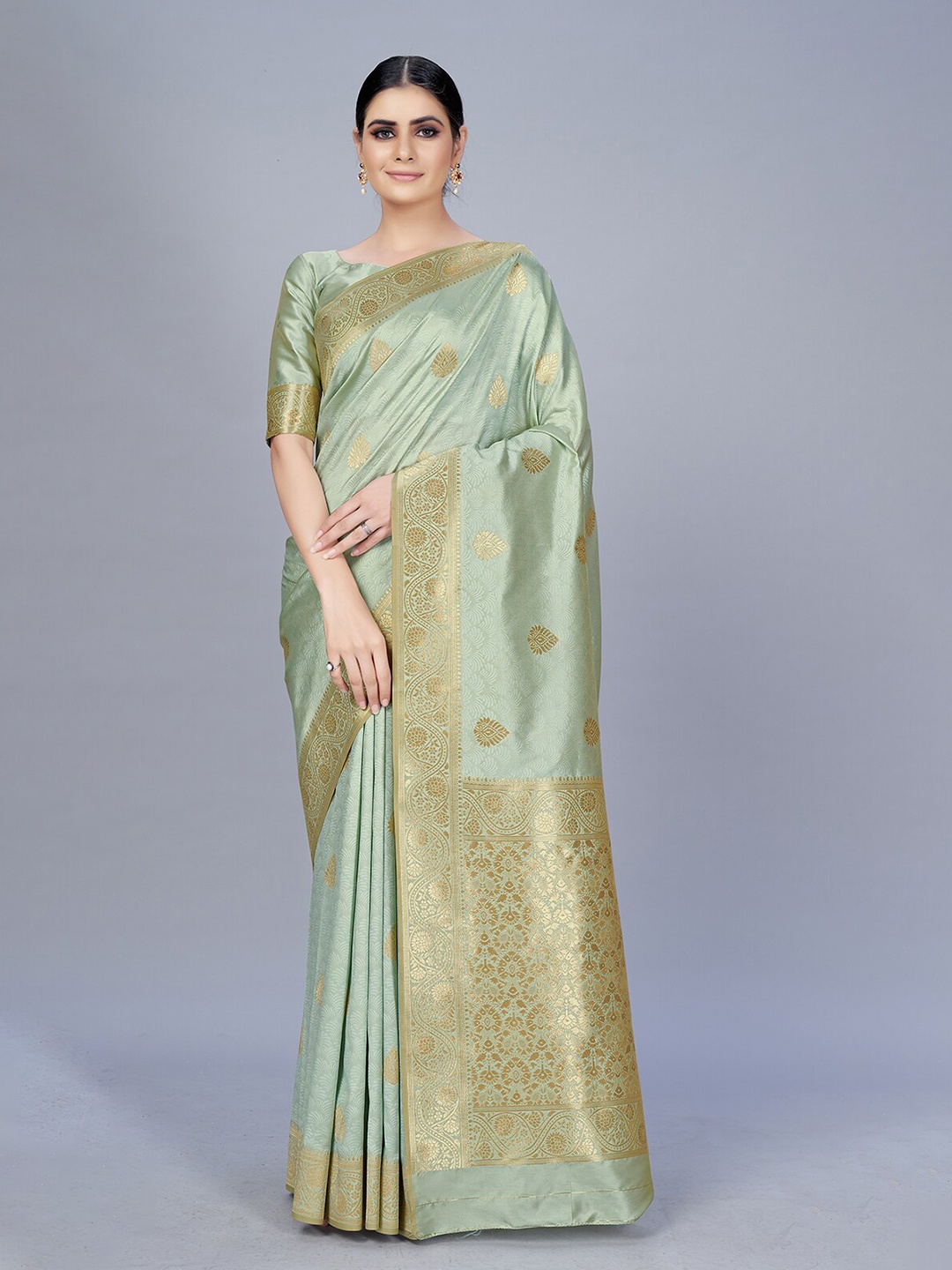 

MONJOLIKA FASHION Lime Green & Gold-Toned Woven Design Zari Silk Blend Banarasi Saree