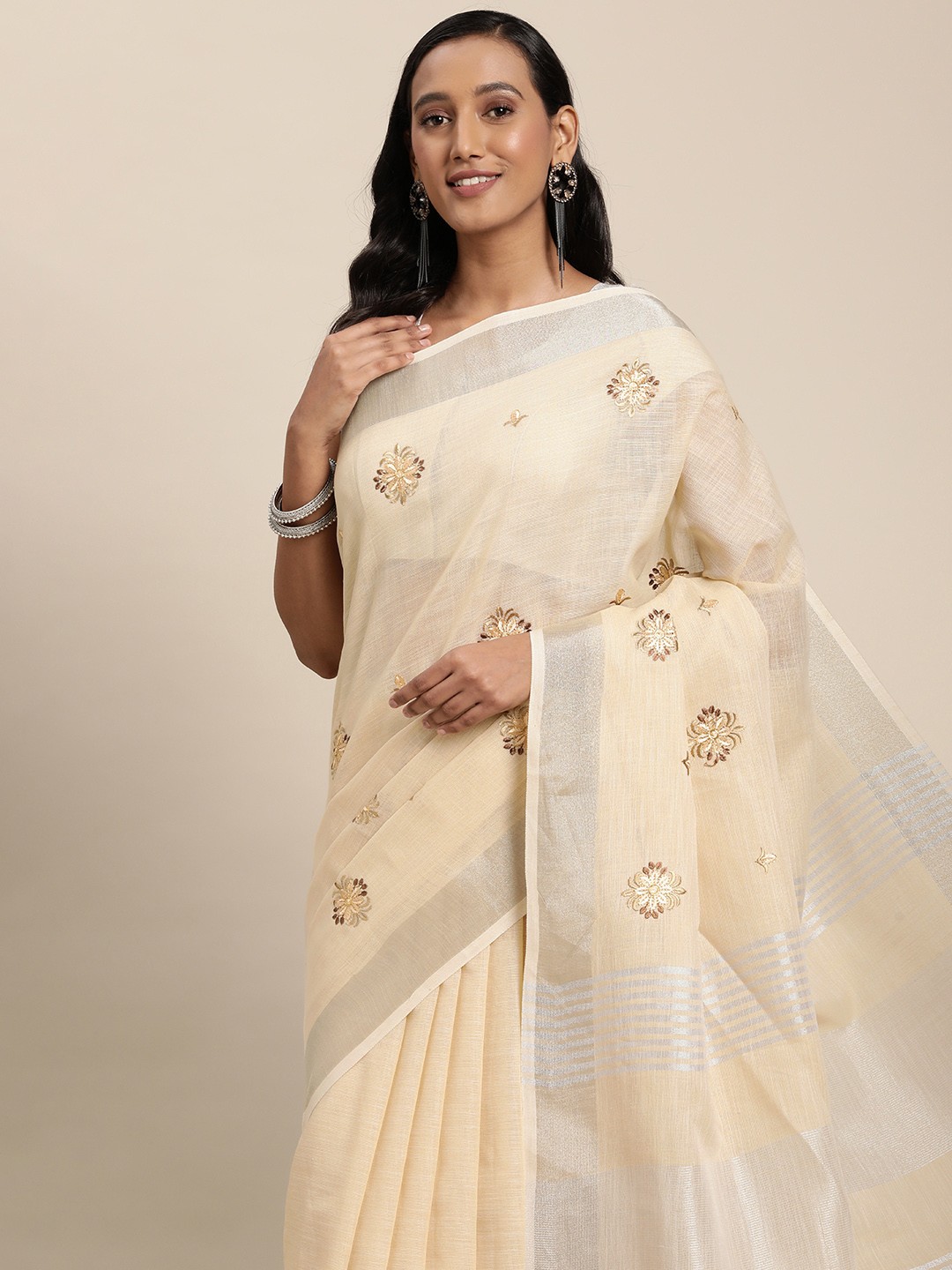 

SANGAM PRINTS Cream-Coloured Floral Embroidered Saree