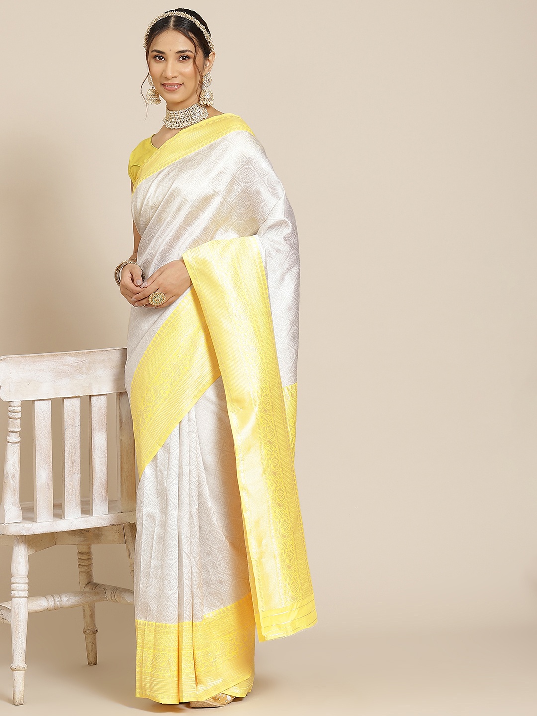 

Warthy Ent Yellow & Grey Ethnic Motifs Zari Silk Blend Kanjeevaram Saree