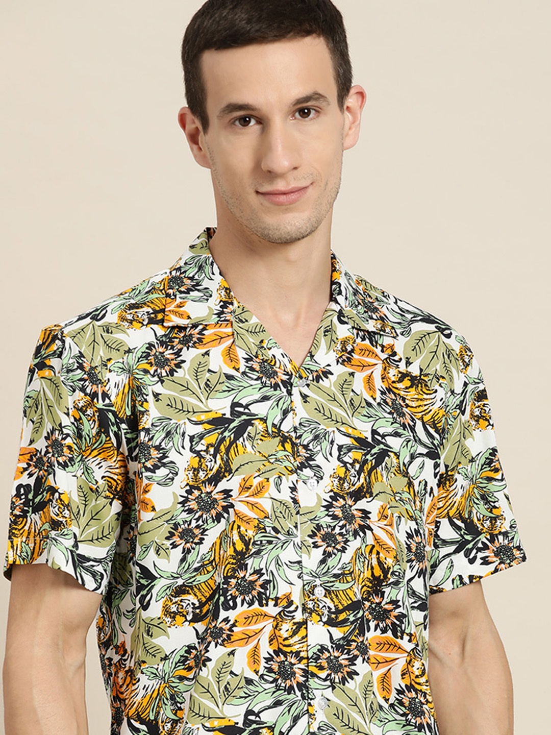 

Hancock Men White Tropical Printed Relaxed Casual Shirt