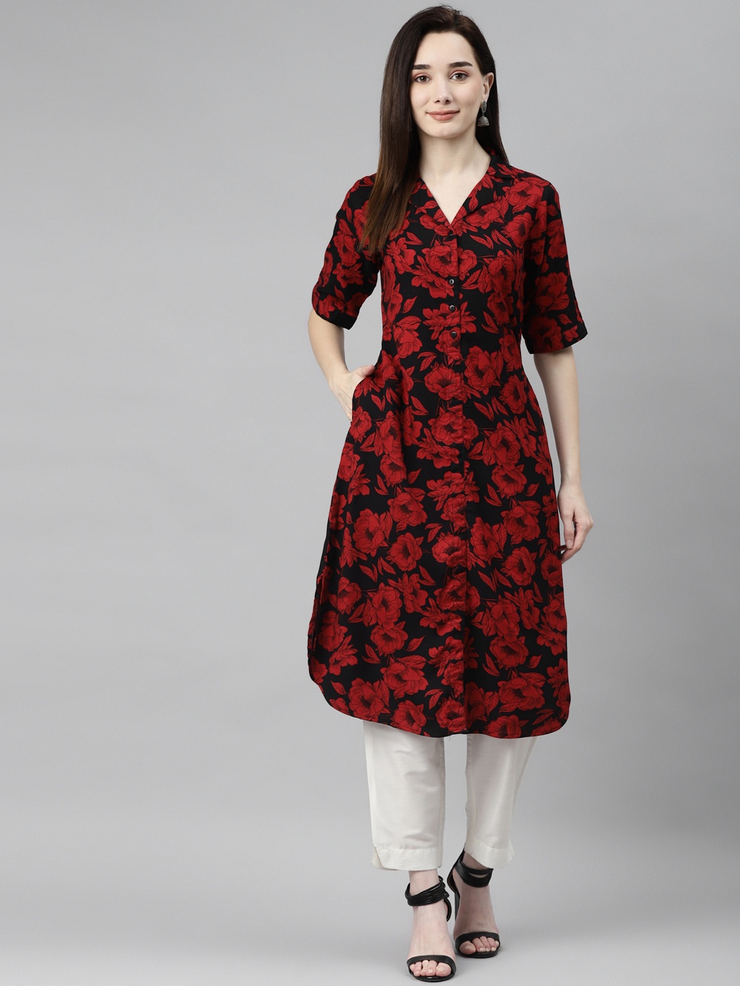 

Ayaany Women Black & Red Floral Printed Cotton Kurta