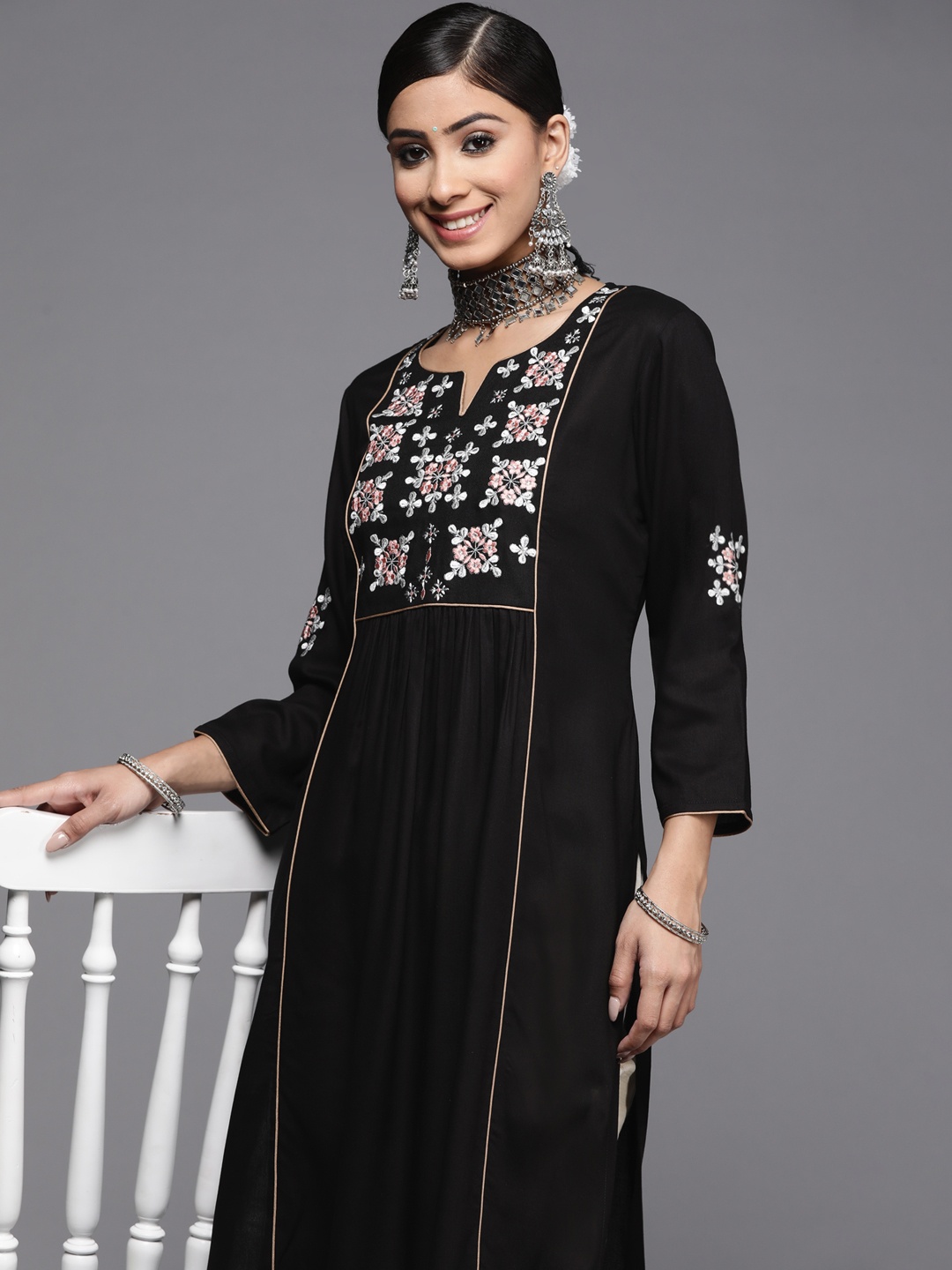 

Libas Women Black & White Floral Yoke Design Kurta