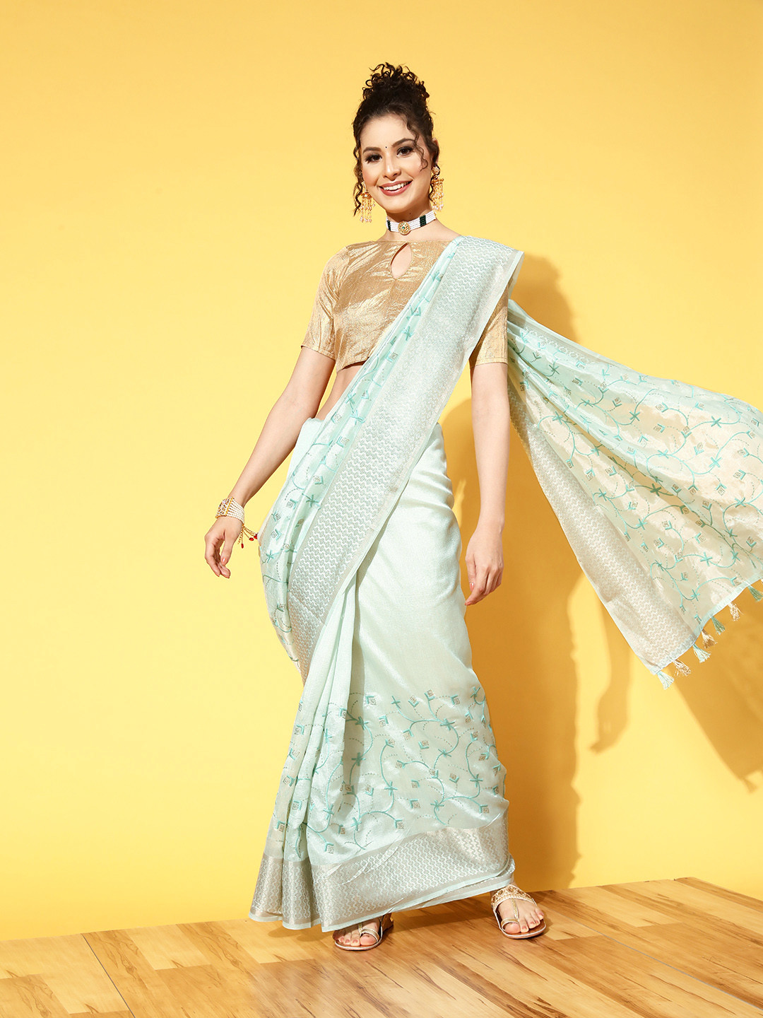 

Mitera Ethnic Motifs Saree with Embroidered Border, Green