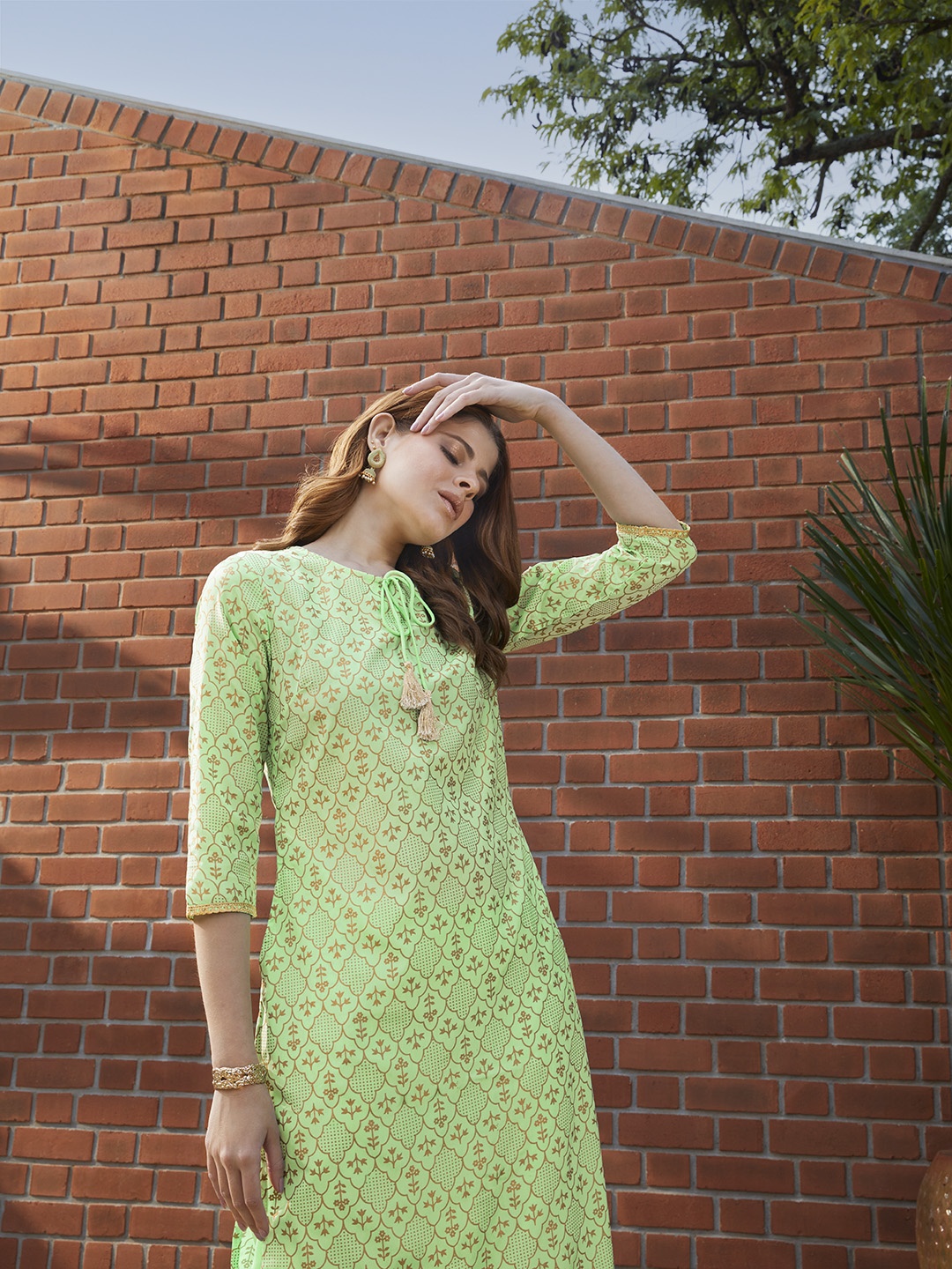 

Sangria Women Green & Golden Ethnic Motifs Printed Kurta with Trousers